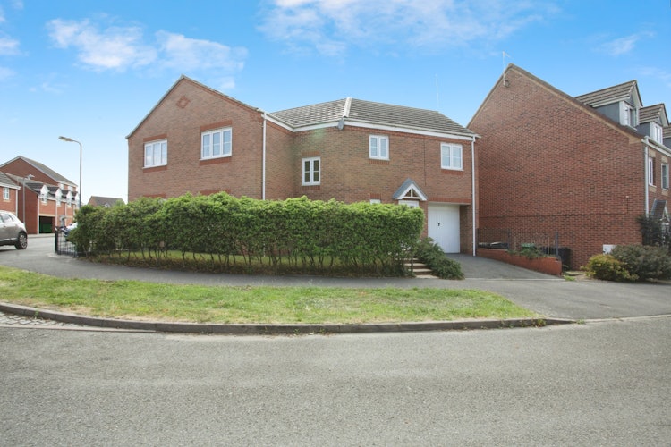 4 bedroom semi-detached house