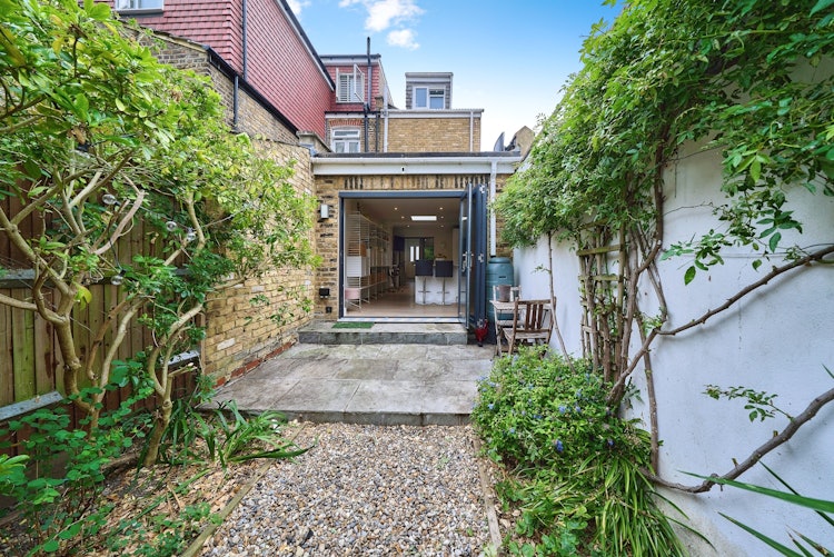 2 bedroom end of terrace house