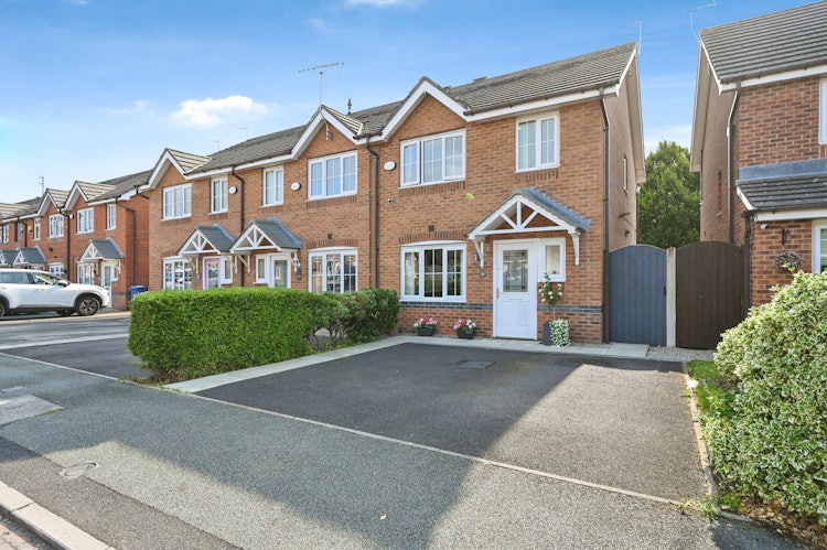 3 bedroom end of terrace house