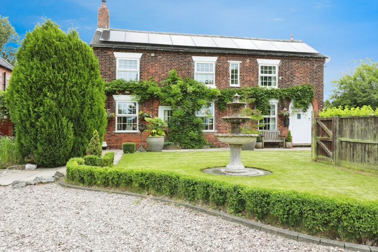 4 bedroom detached house