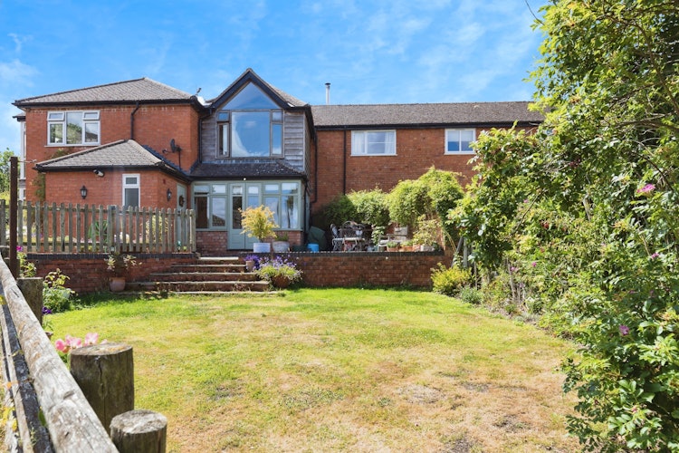 4 bedroom detached house