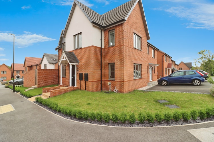 3 bedroom detached house