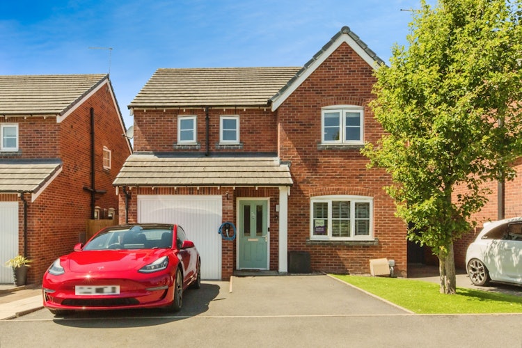 3 bedroom detached house