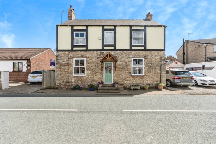 3 bedroom detached house