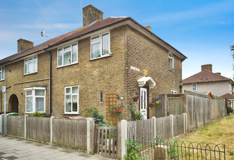 3 bedroom end of terrace house