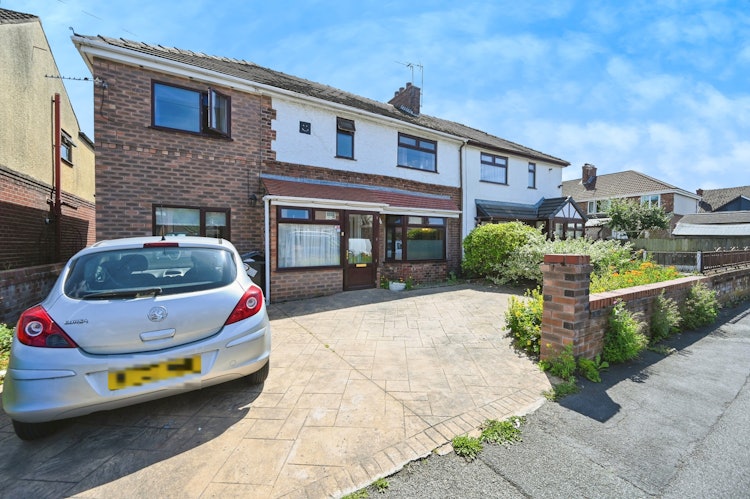 4 bedroom semi-detached house