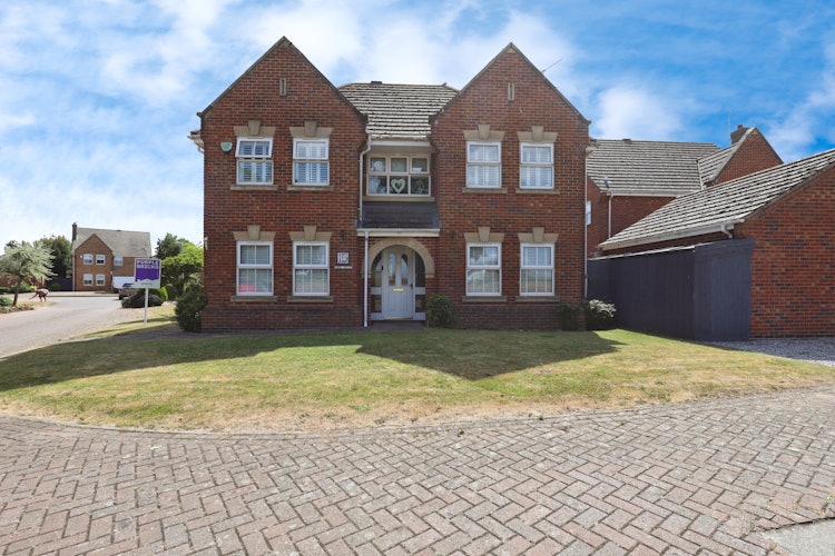 4 bedroom detached house