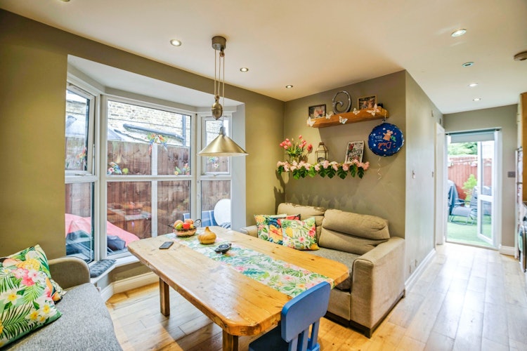 1 bedroom ground floor maisonette