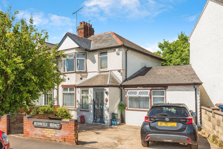4 bedroom end of terrace house