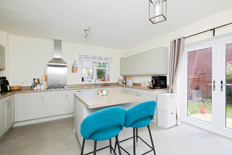 4 bedroom detached house