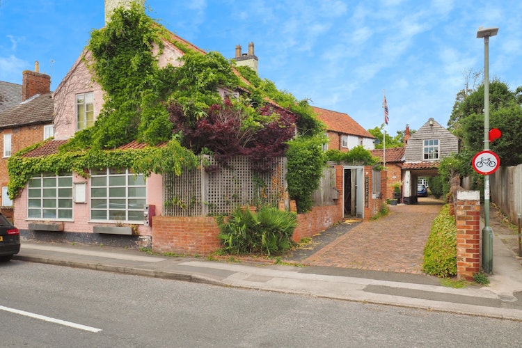 4 bedroom semi-detached house