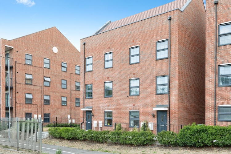 4 bedroom semi-detached house
