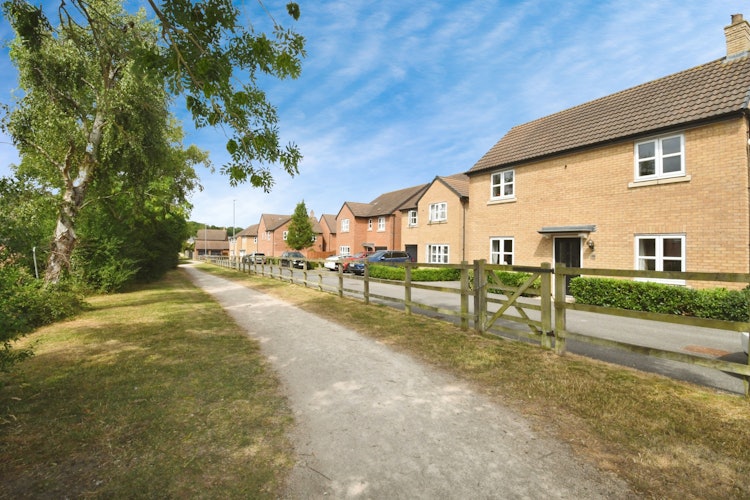 4 bedroom detached house