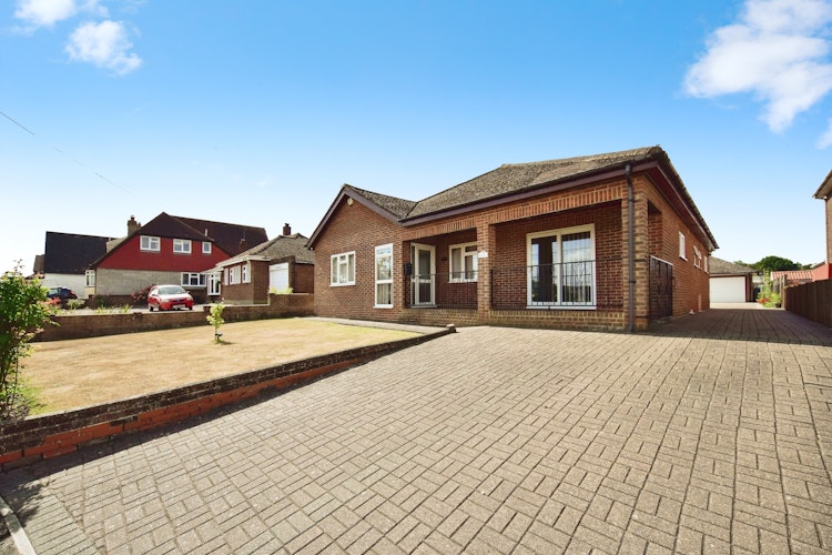 4 bedroom detached bungalow