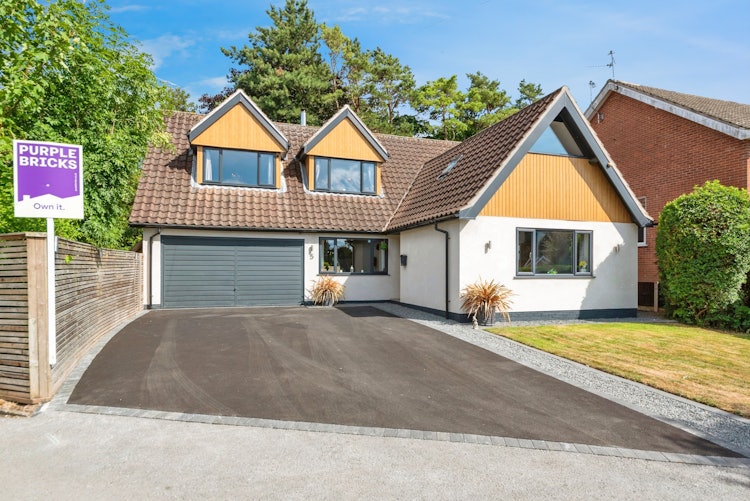 5 bedroom detached house
