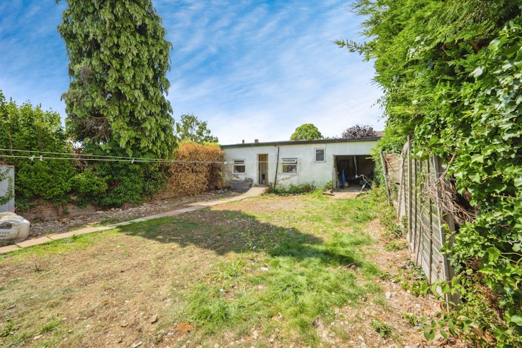 5 bedroom semi-detached bungalow