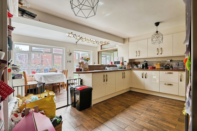 3 bedroom semi-detached house