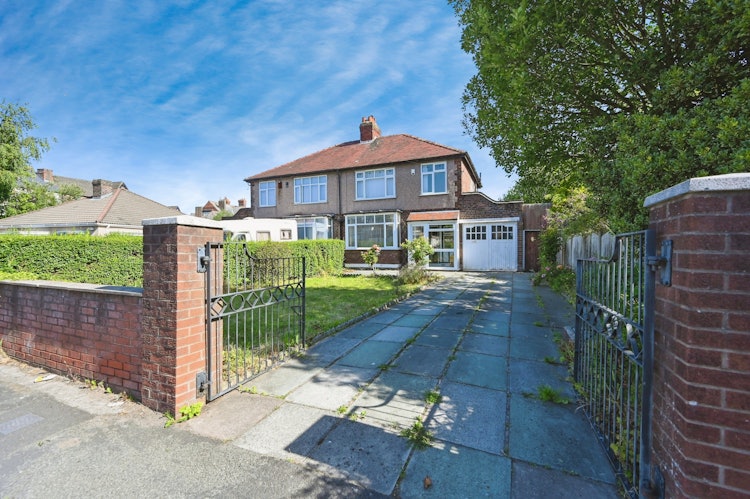 3 bedroom semi-detached house