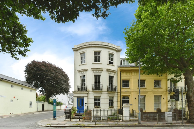 2 bedroom maisonette