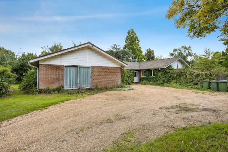 5 bedroom detached bungalow