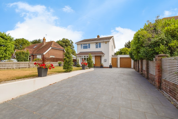 3 bedroom detached house