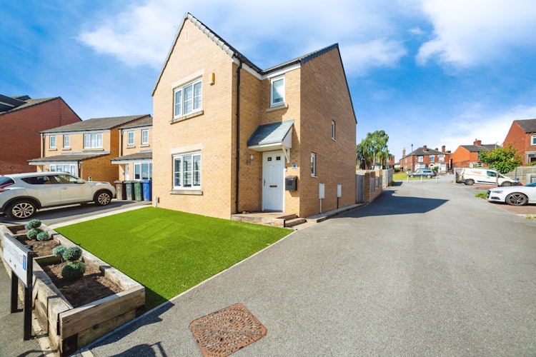 3 bedroom detached house