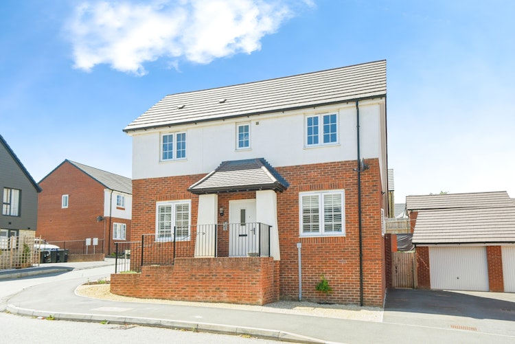 4 bedroom detached house