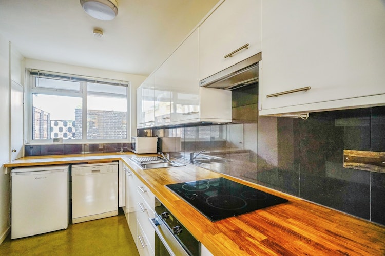3 bedroom ground floor maisonette