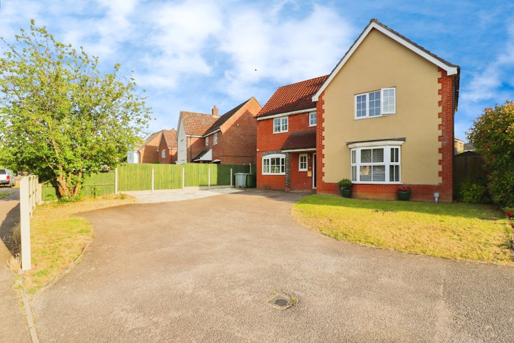 4 bedroom detached house