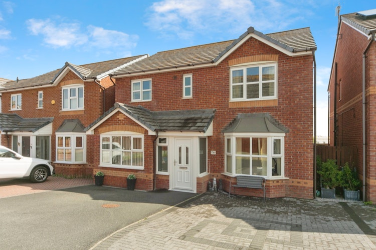 4 bedroom detached house