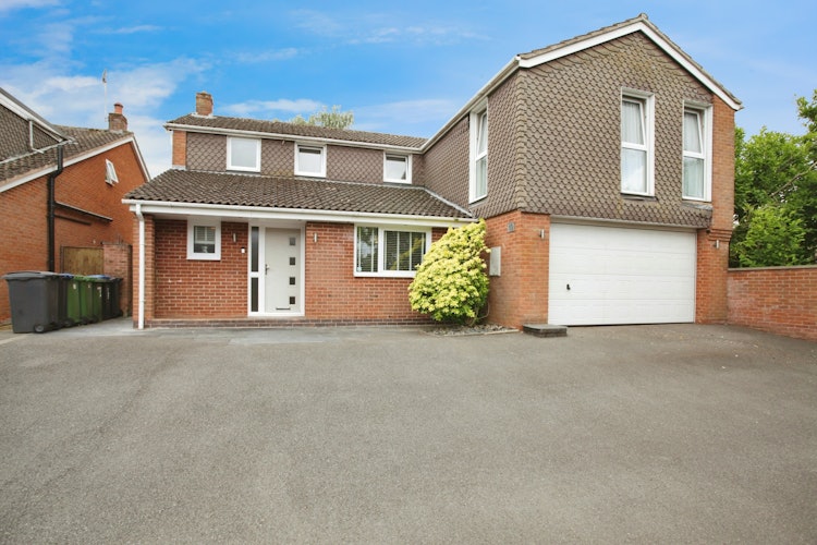 4 bedroom detached house