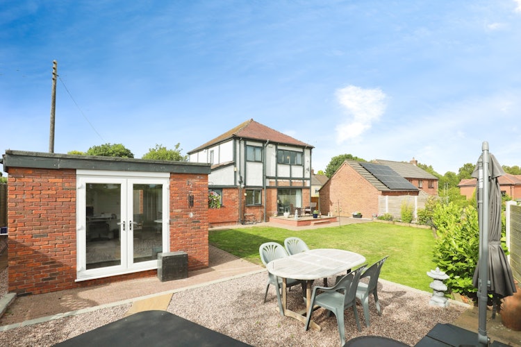 3 bedroom detached house