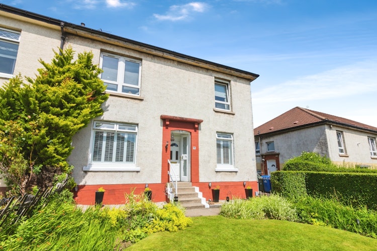 2 bedroom ground floor flat