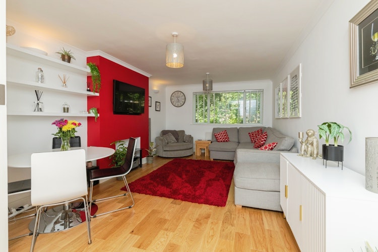 2 bedroom ground floor flat
