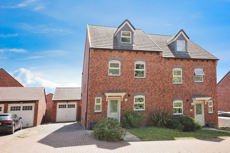 4 bedroom semi-detached house