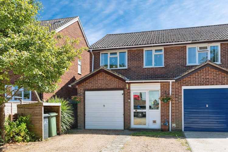 3 bedroom end of terrace house