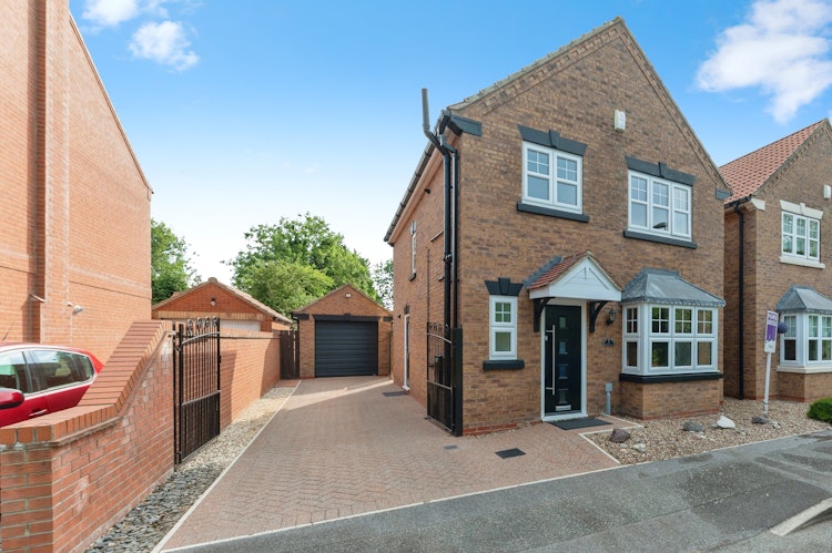 3 bedroom detached house