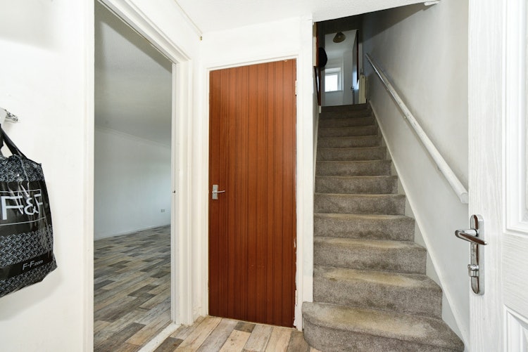 2 bedroom maisonette