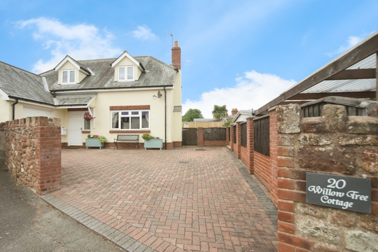 3 bedroom detached house