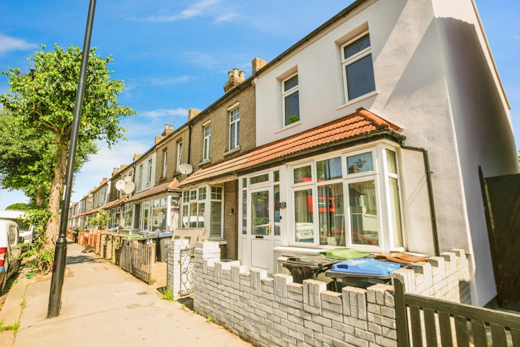 2 bedroom end of terrace house