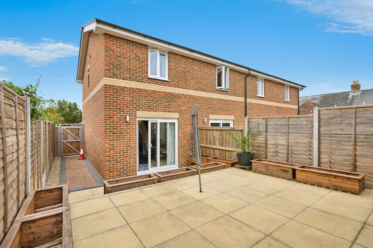 2 bedroom end of terrace house
