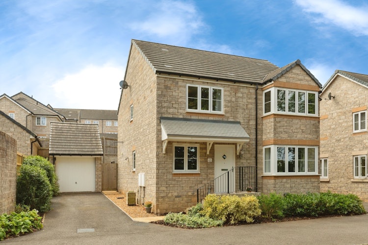 4 bedroom detached house