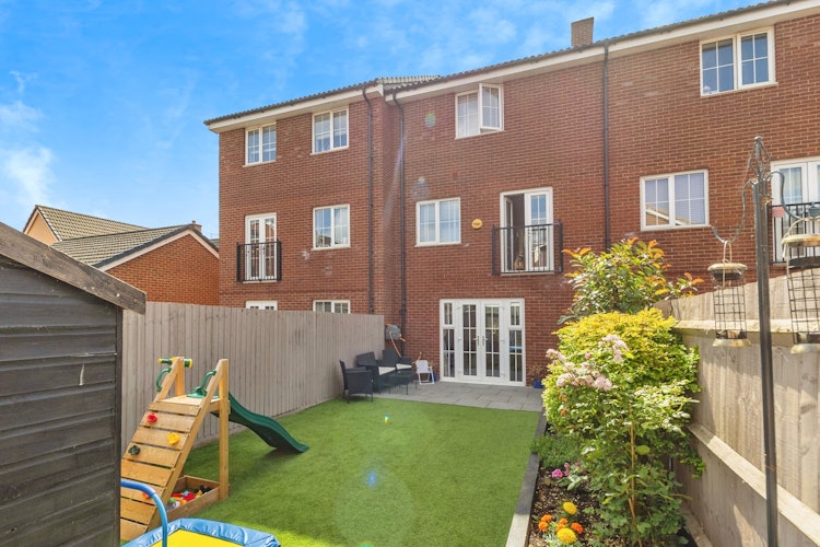 4 bedroom terraced house