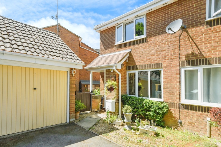 2 bedroom end of terrace house