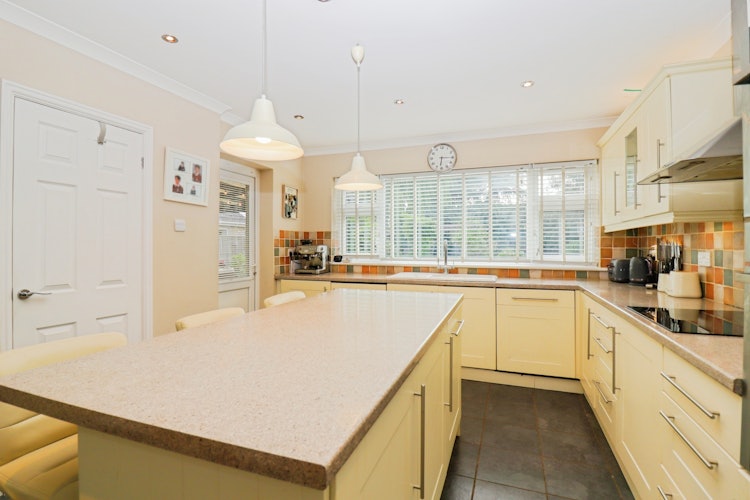 4 bedroom detached bungalow
