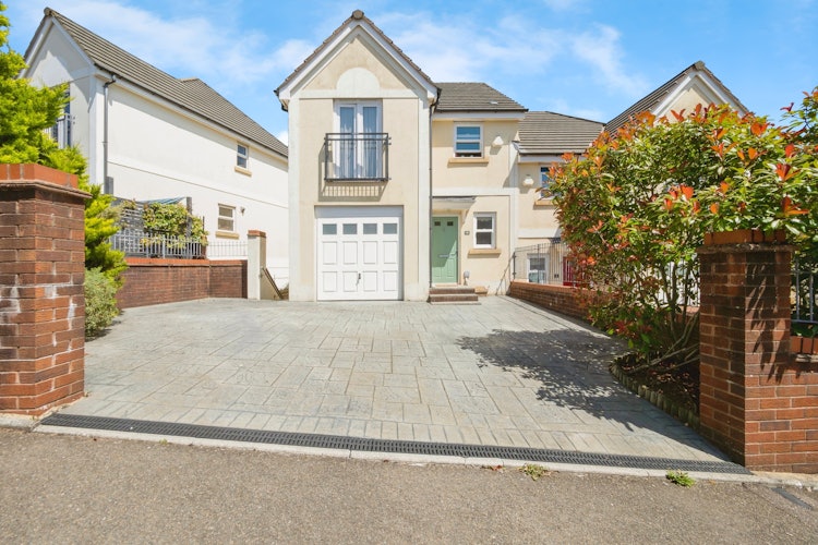 4 bedroom semi-detached house