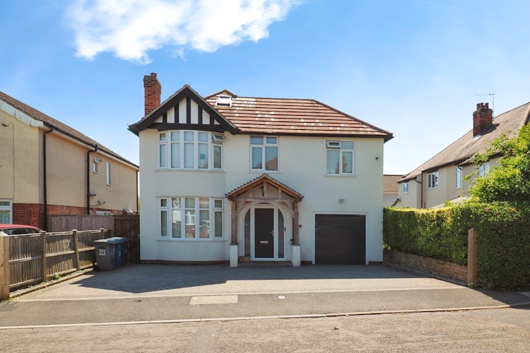 4 bedroom detached house