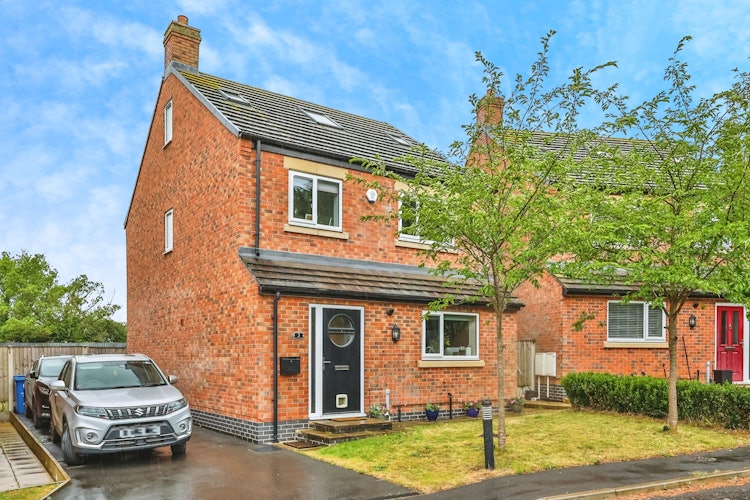 4 bedroom detached house