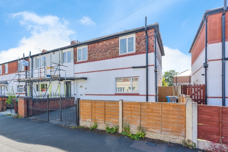 3 bedroom end of terrace house