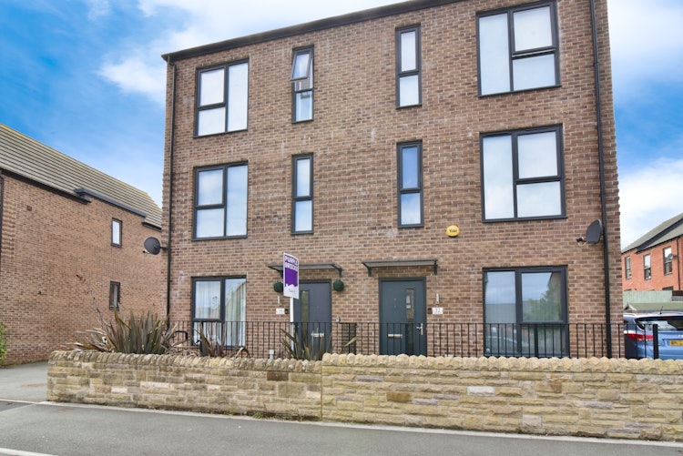 4 bedroom semi-detached house